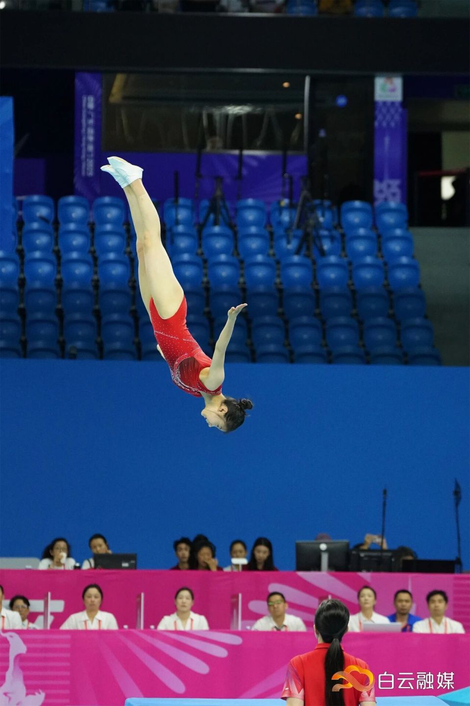 MAAA, 运动员蹦起, ja