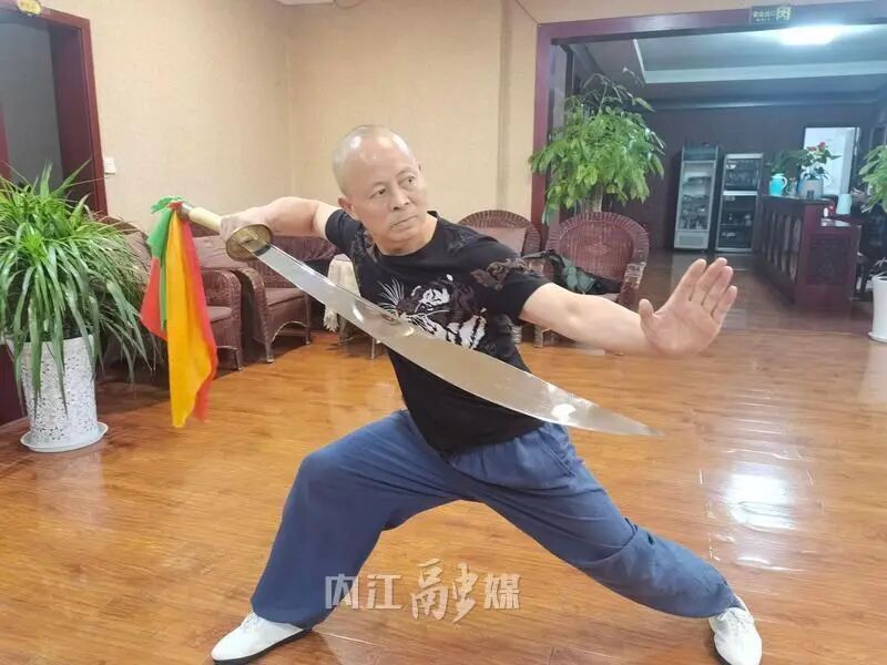 家乡赢得荣, 帮助